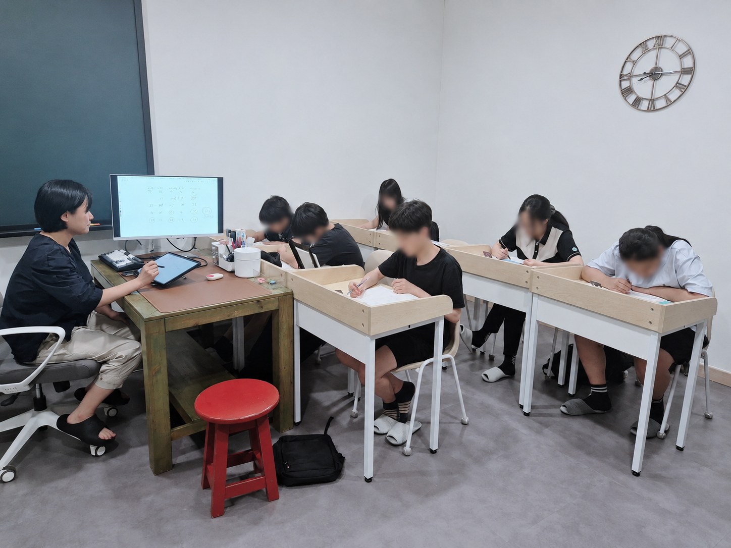 학생 얼굴을 보호한 카이로스 학습 공간